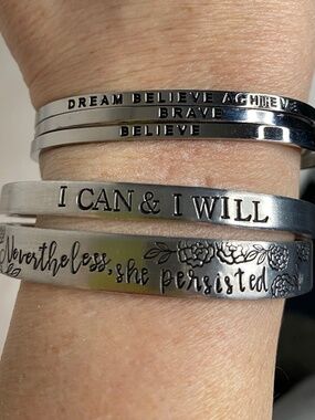 5 Silver Tone Bracelet "Motivating Messages"